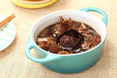 《拳皇15》“KROHNEN”角色预告 酷似“K9999”